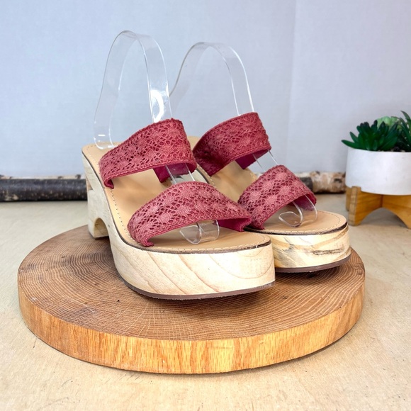 Urban Outfitters Wooden Platform Clog Sandals Red Textile Strappy Heels | Size 7 - Picture 9 of 14